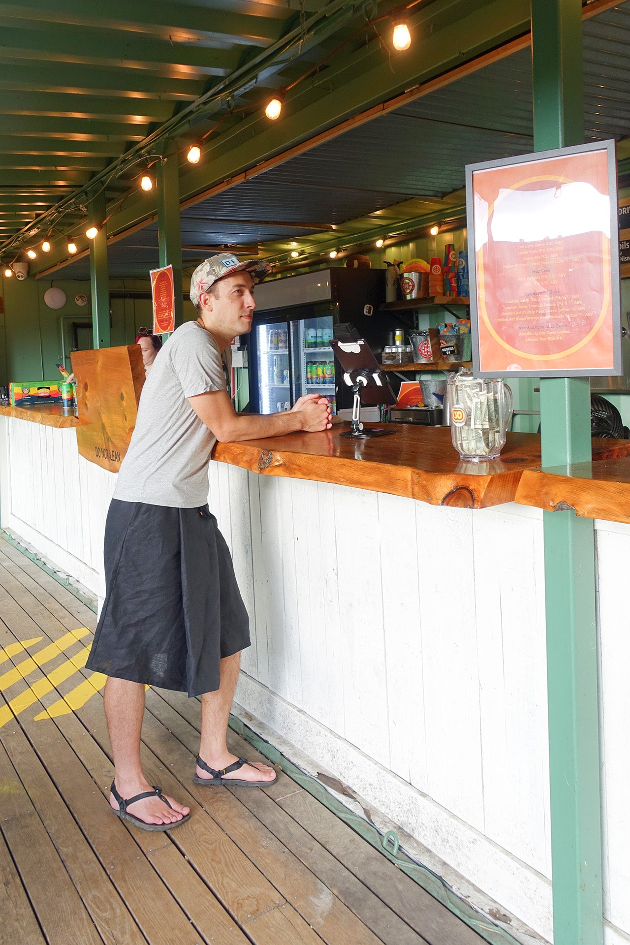Short black linen sarong for men with deep pockets and sustainable design